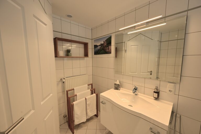 Badezimmer 2 Ritterstuben Burg Rheinstein Mittelrheintal Übernachtung
