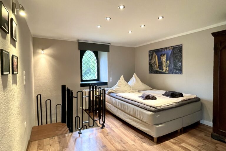 Turmzimmer Schlafzimmer Übernachtung Burg Rheinstein Mittelrheintal
