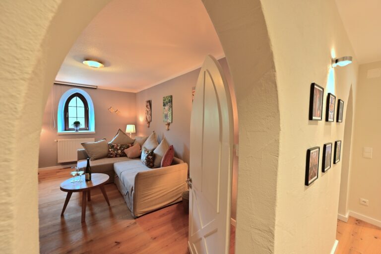 Wohnzimmer und Flur Burg Rheinstein Mittelrheintal Übernachtung